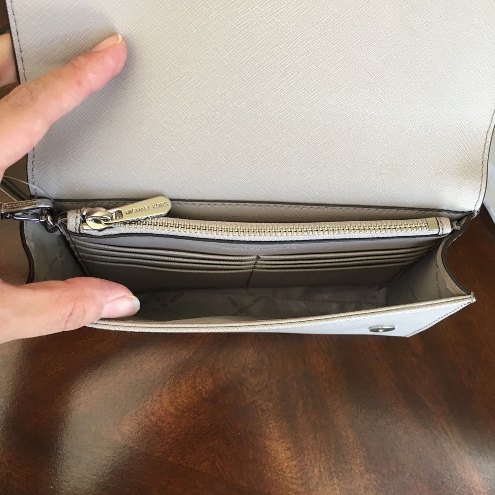 Last one✨Michael Kors 3 in 1 Crossbody Bag clutch - Picture 7 of 8